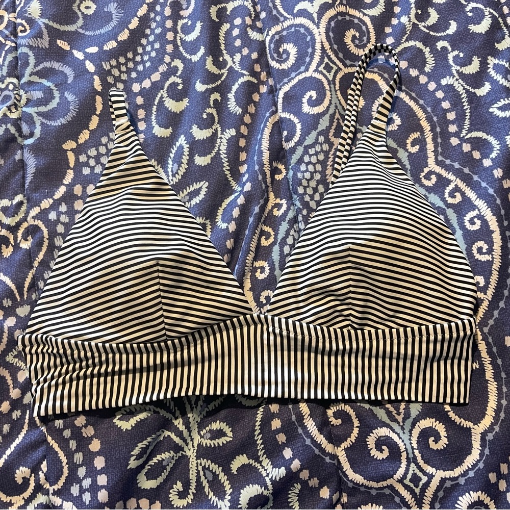 Size large AERIE bikini top